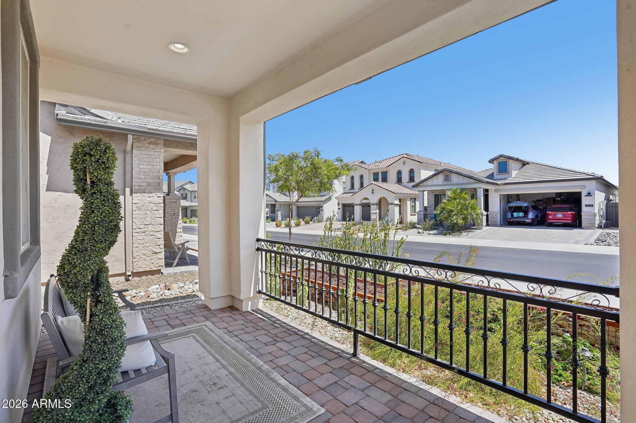 814 E DEER CREEK Road