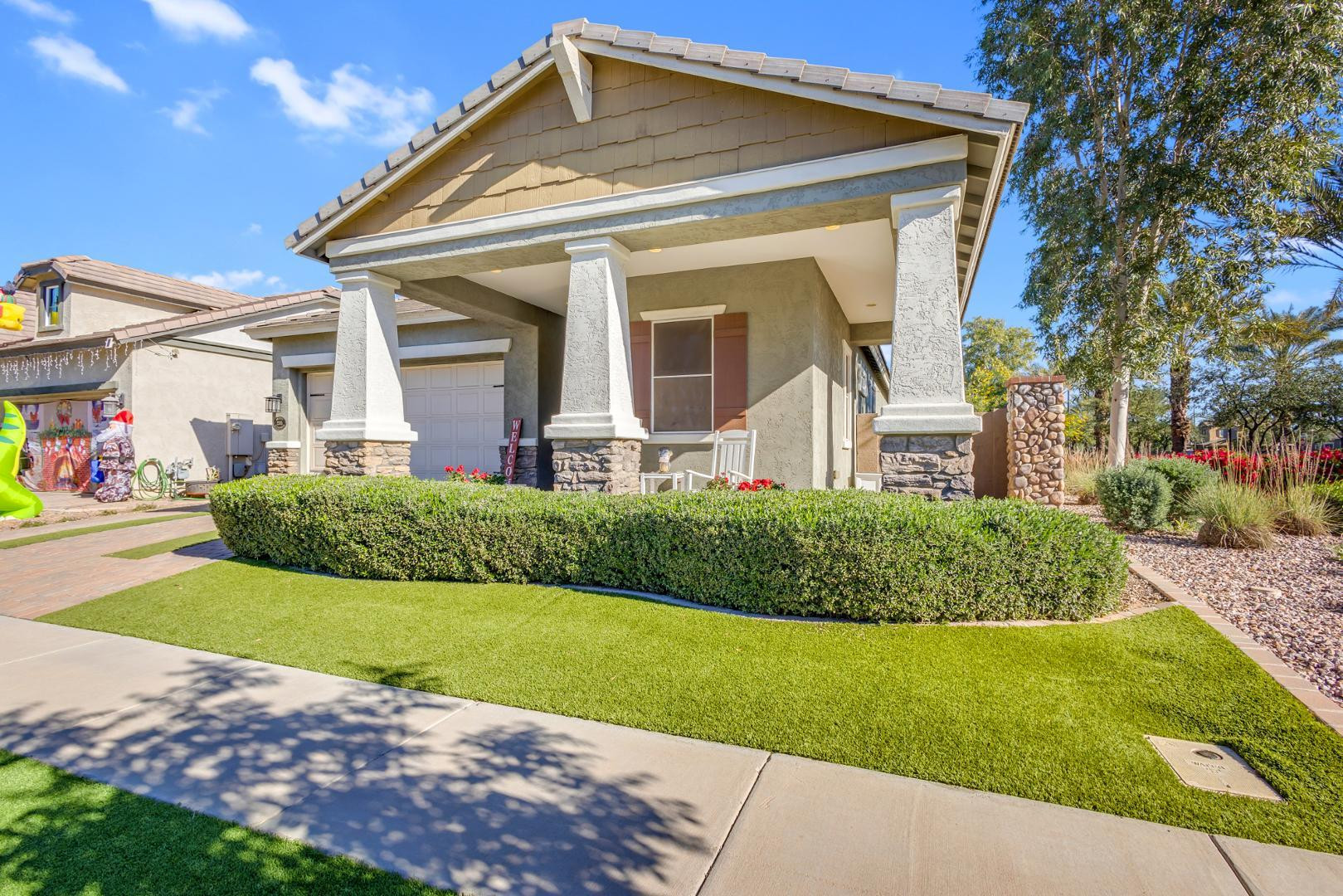 2555 S Benton