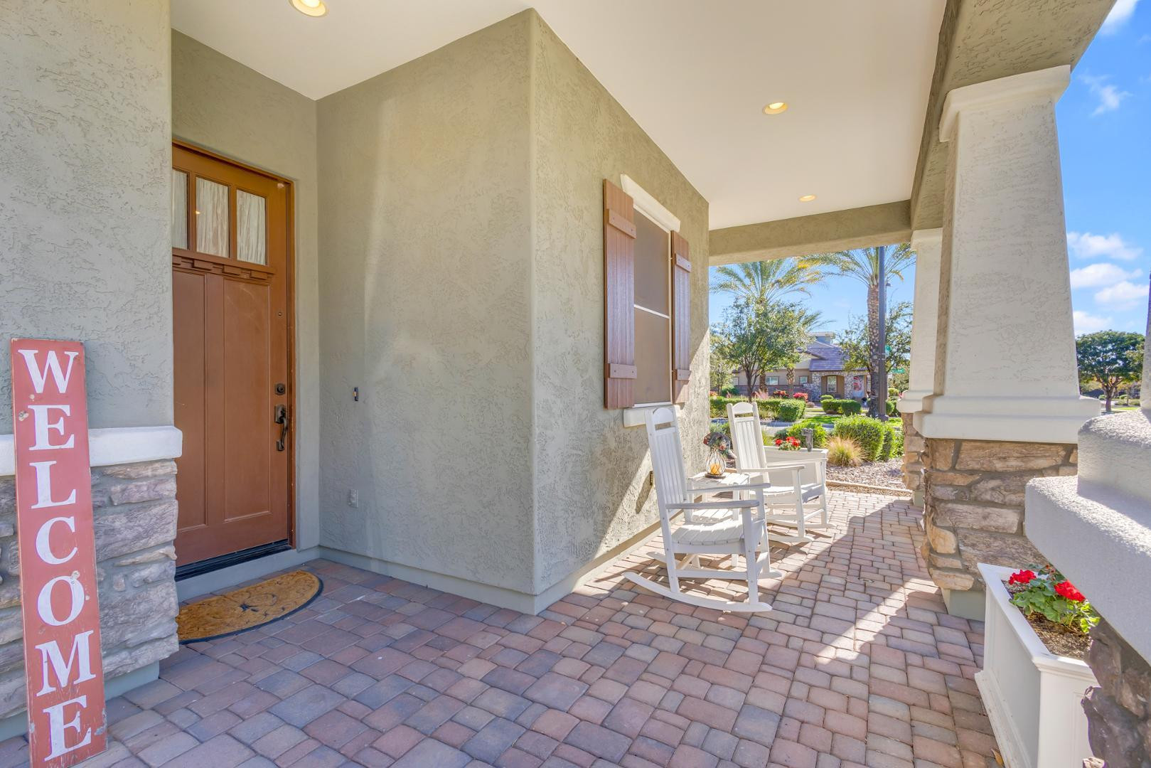 2555 S Benton