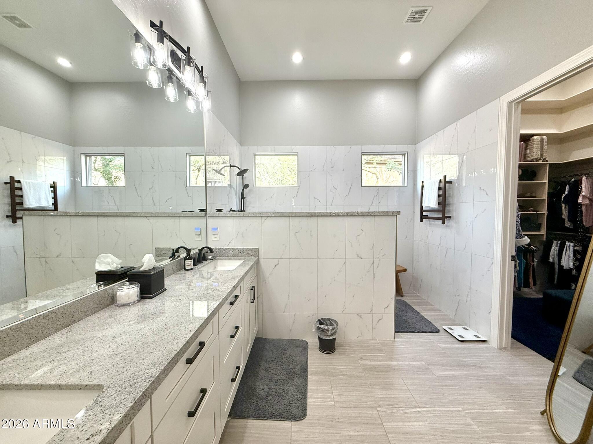 2210 W CAMARGO Drive