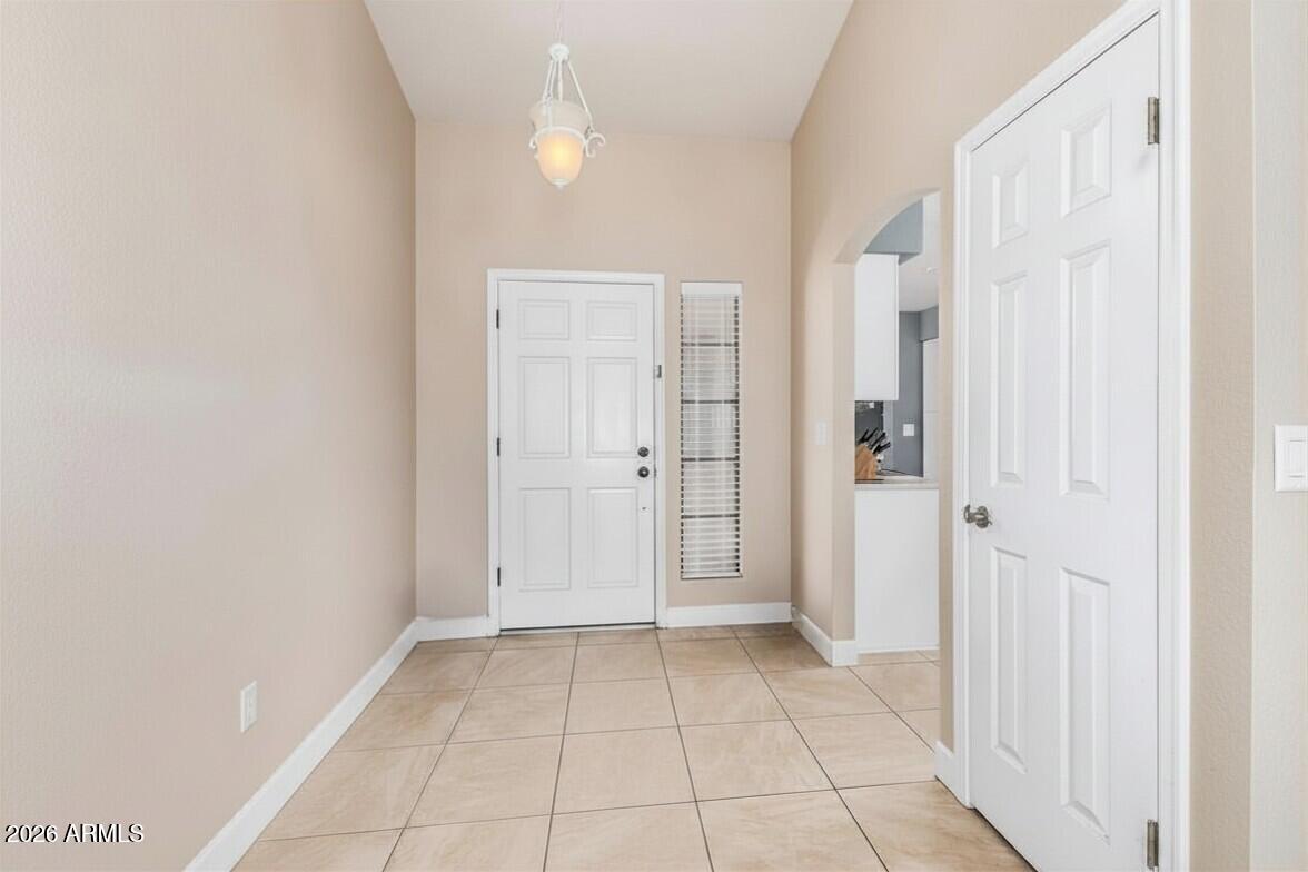 83 W Calle De Arcos --