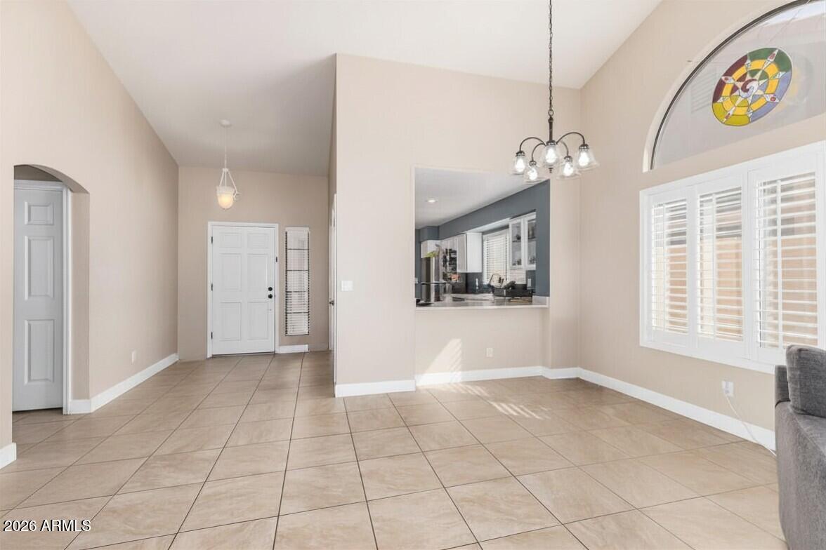83 W Calle De Arcos --