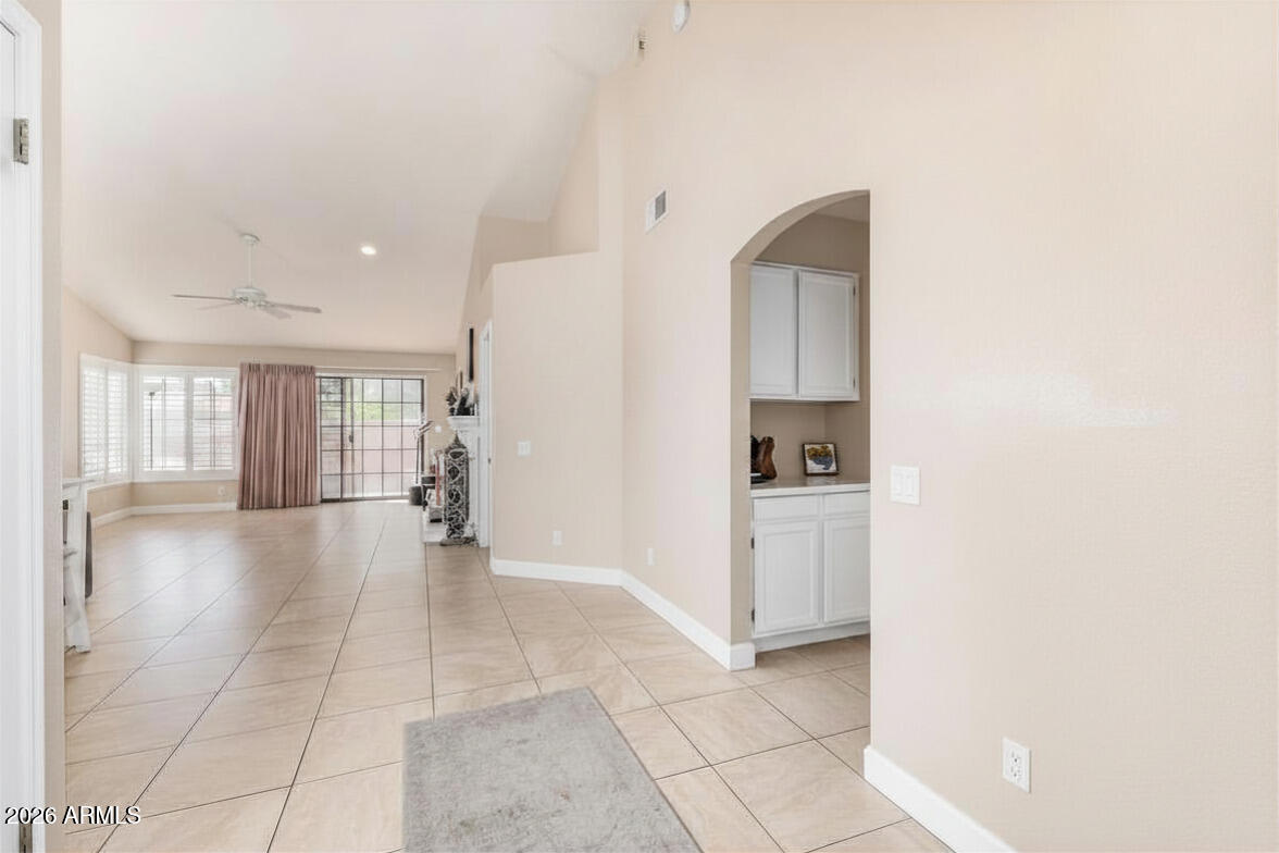 83 W Calle De Arcos --