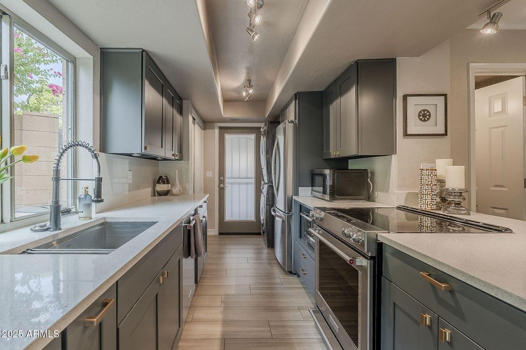 Photo of 10409 N 10th Street #1, Phoenix, AZ 85020 (MLS # 6944446)