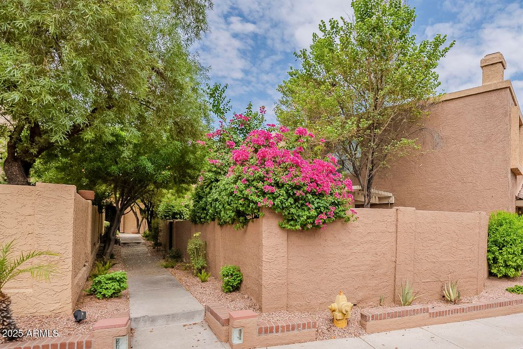 Photo of 10409 N 10th Street #1, Phoenix, AZ 85020 (MLS # 6944446)