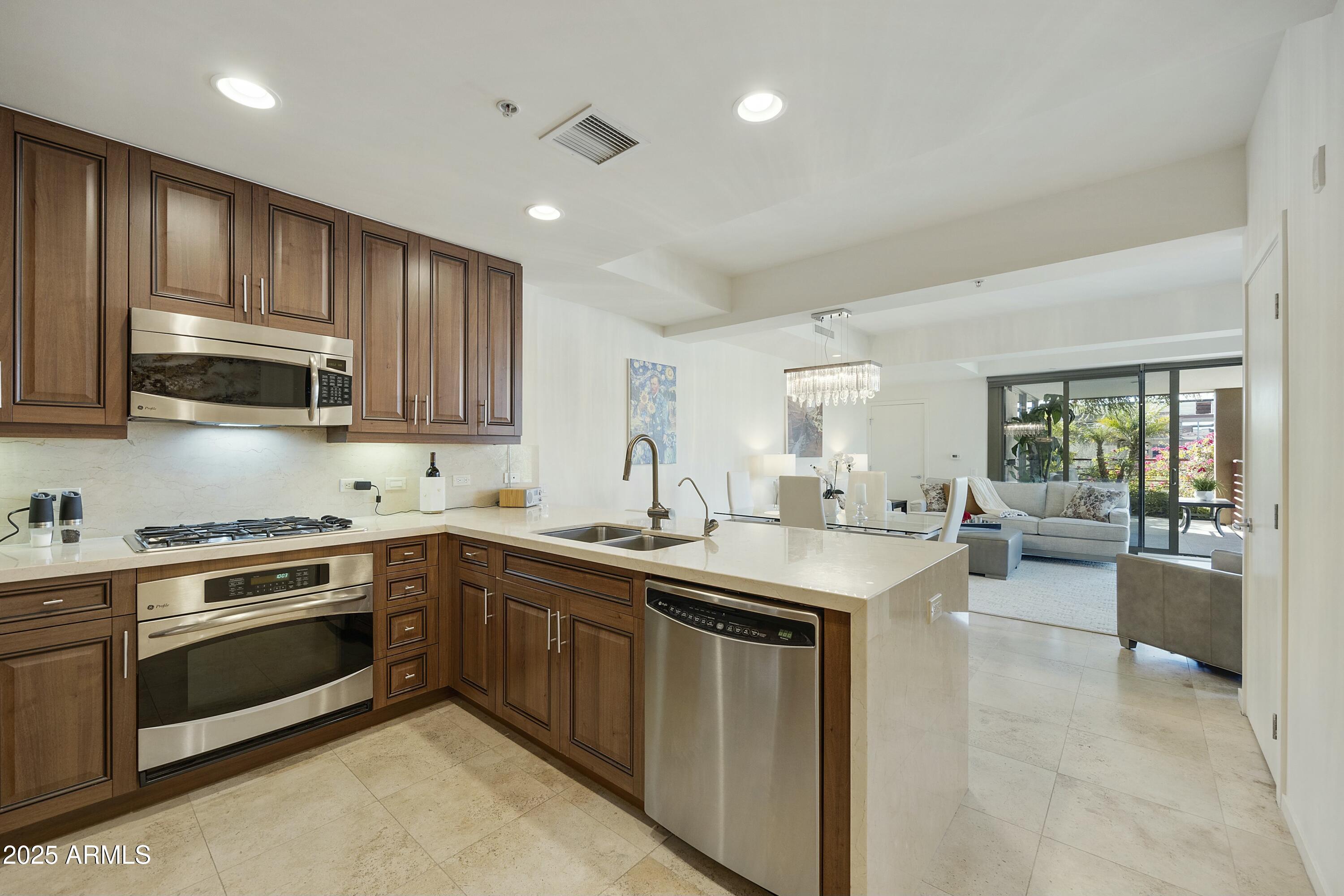 7161 E RANCHO VISTA Drive 6002