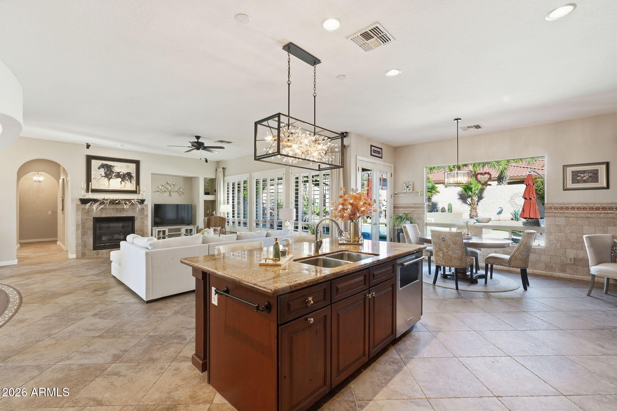 2714 W BRIARWOOD Terrace