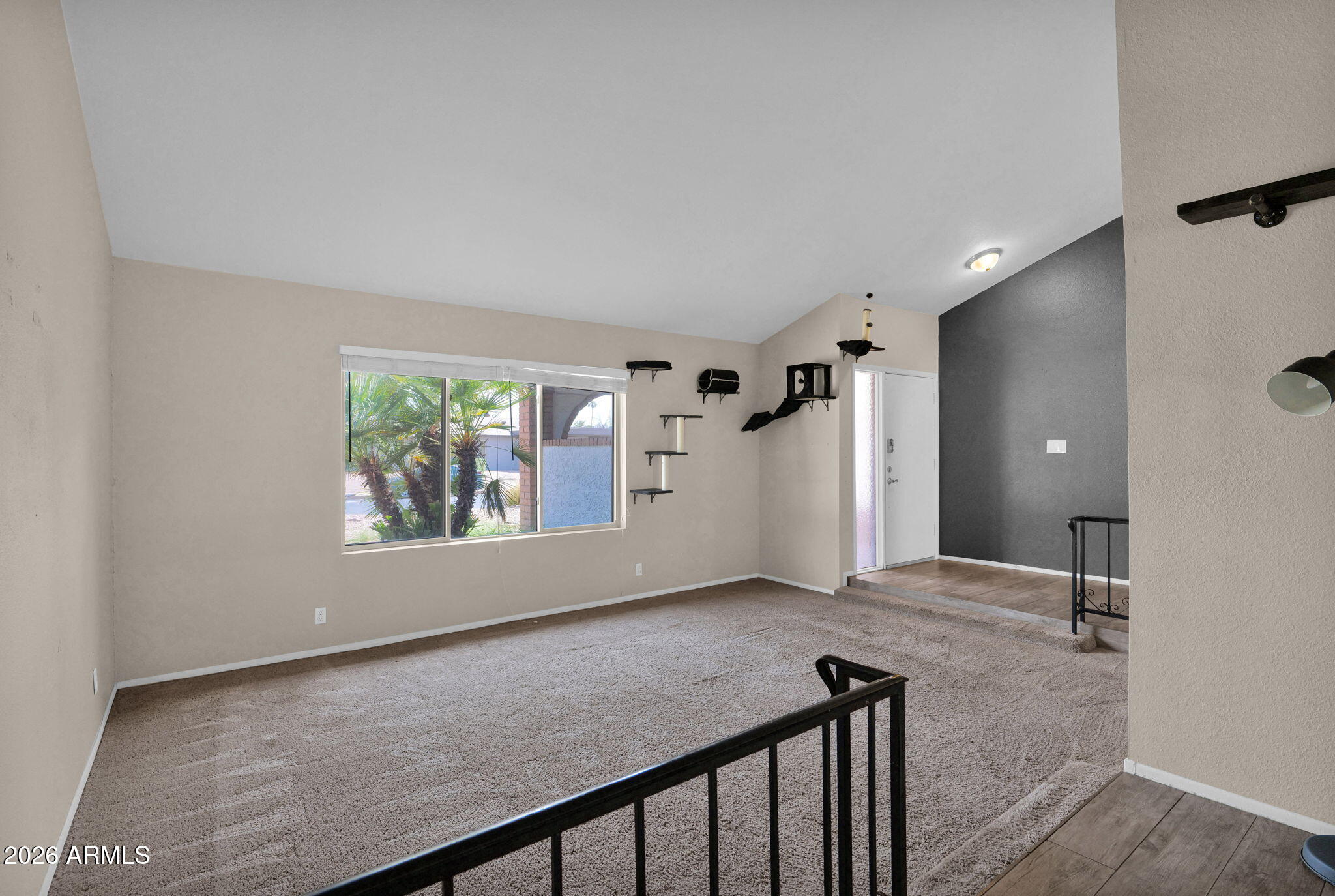 604 W PLATA Avenue