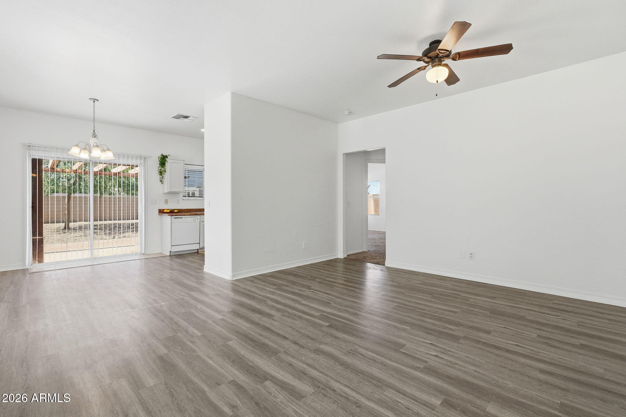 815 W SPRUELL Avenue