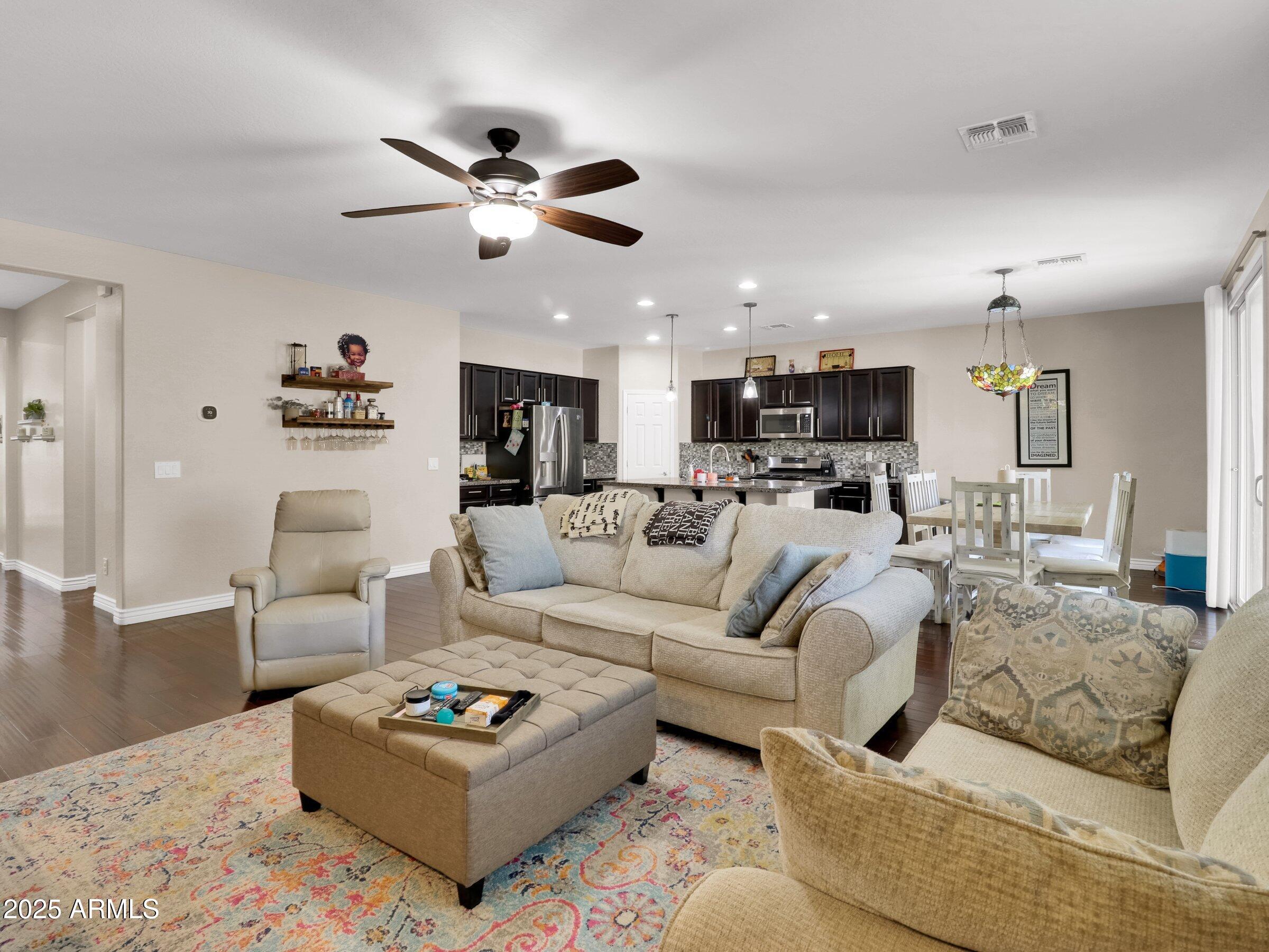 1866 E RAVENSWOOD Drive E