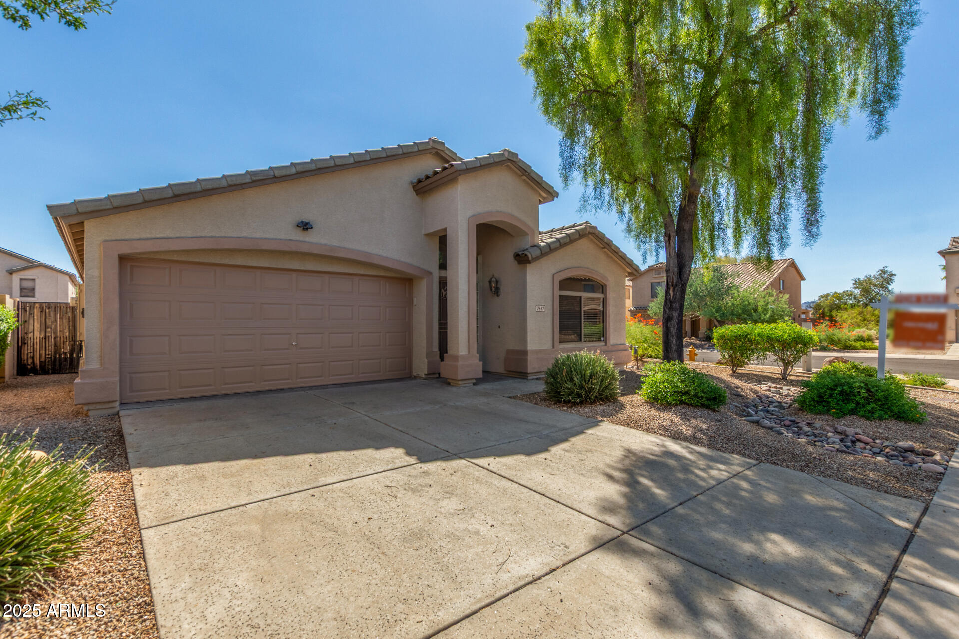 2537 W RED FOX Road