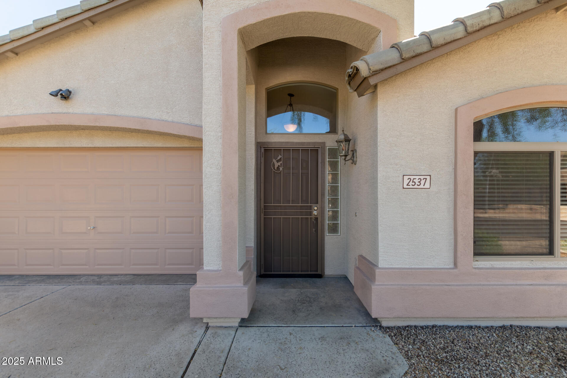 2537 W RED FOX Road