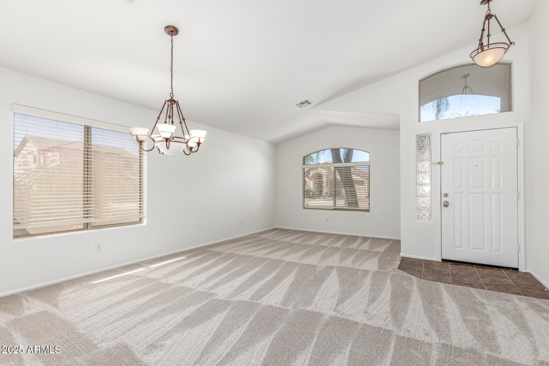 2537 W RED FOX Road