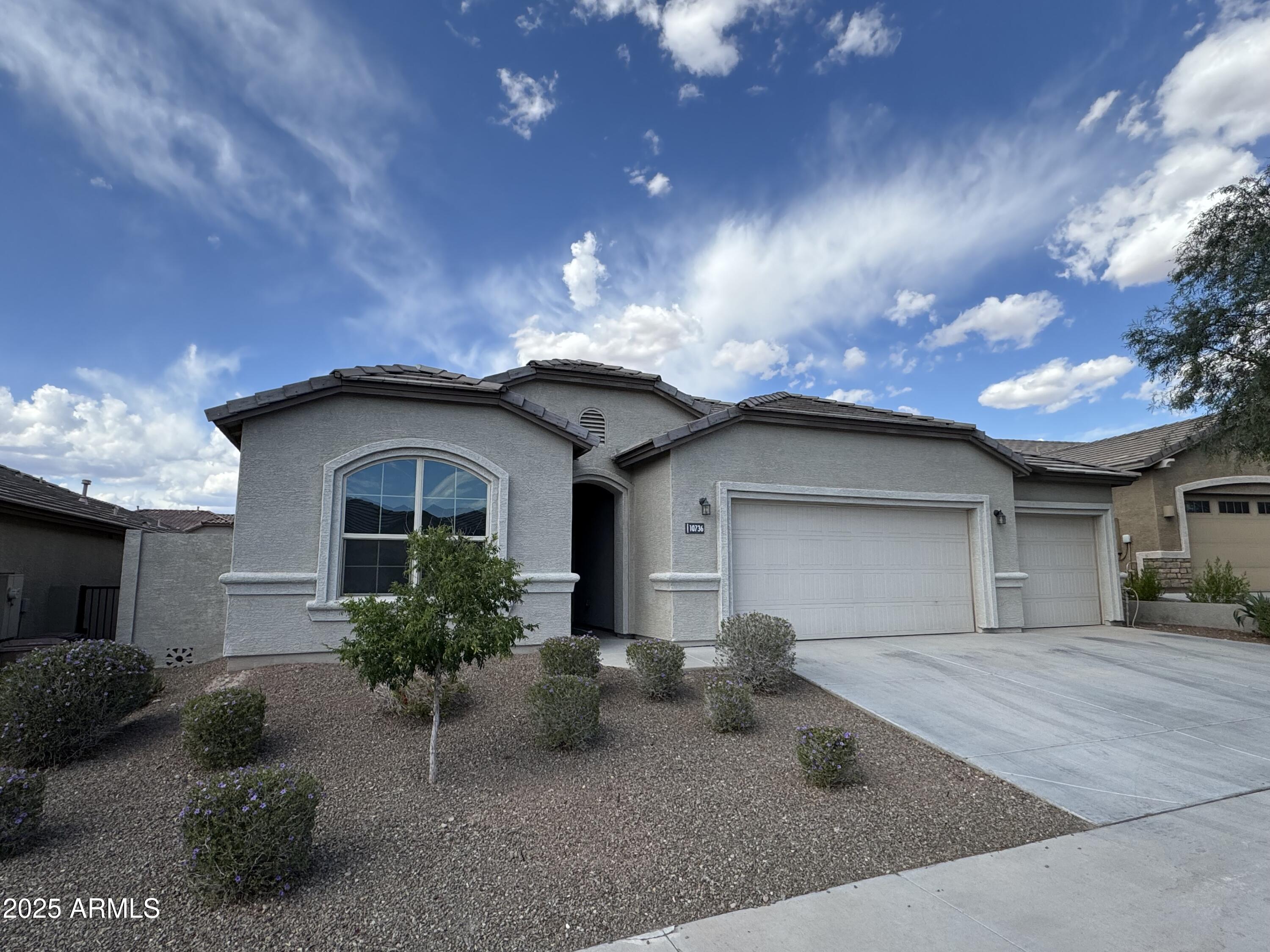 10736 W SWAYBACK Pass