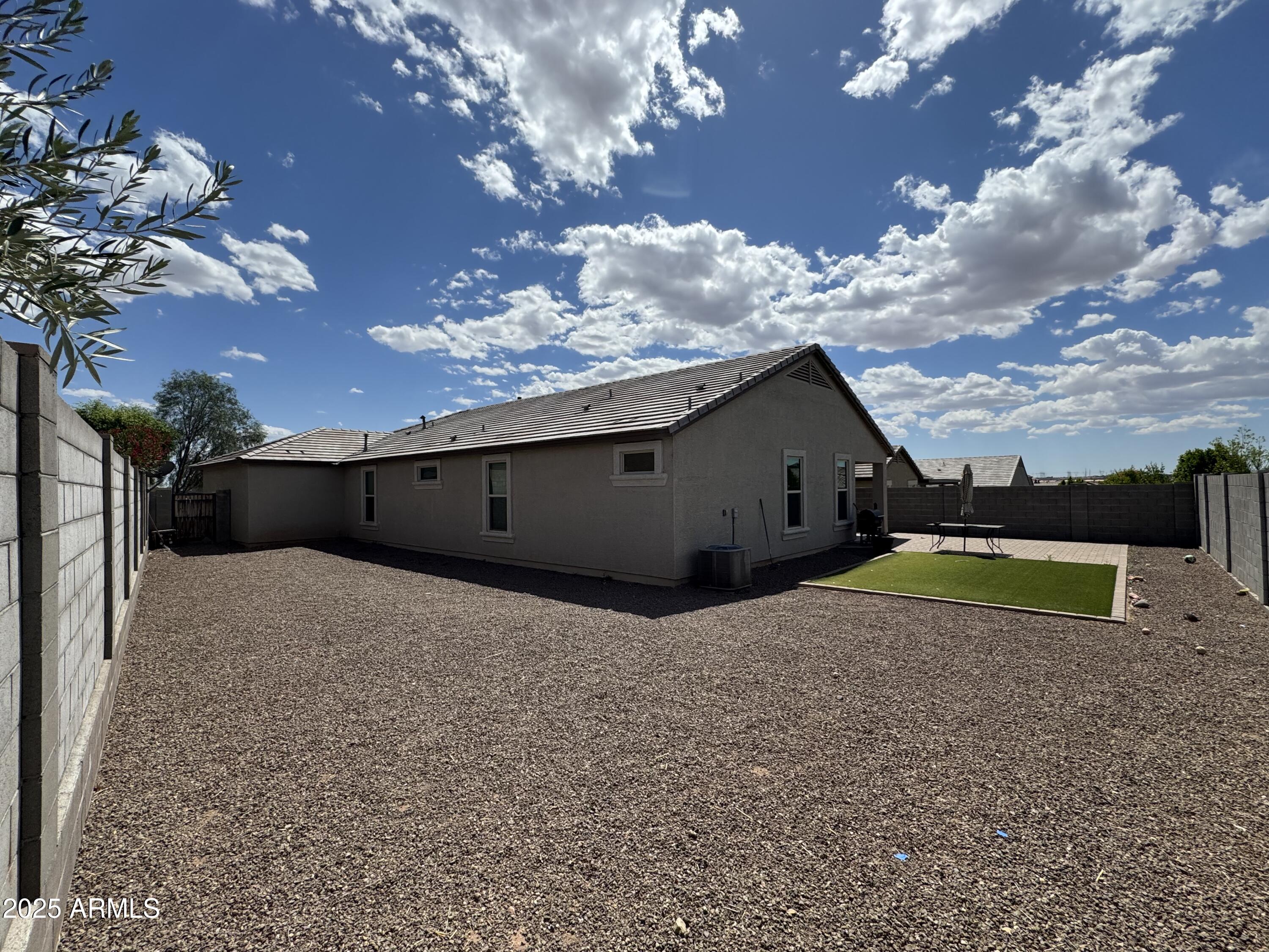 10736 W SWAYBACK Pass