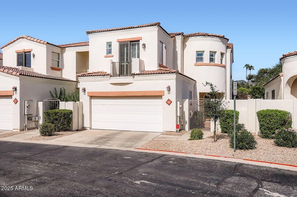 Photo of 1750 E Ocotillo Road #10, Phoenix, AZ 85016 (MLS # 6936095)