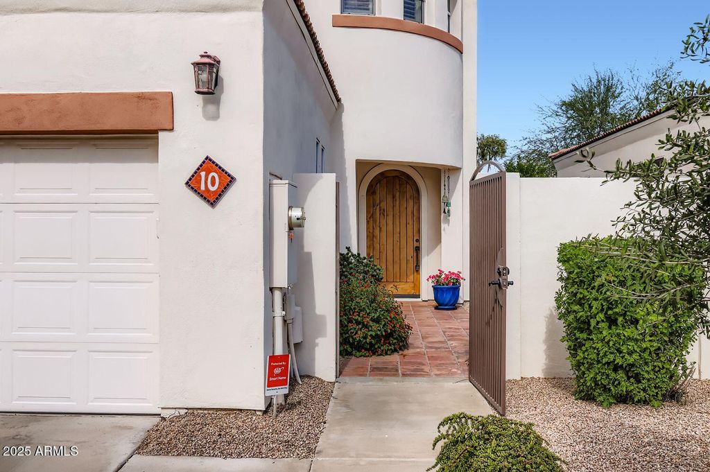 Photo of 1750 E Ocotillo Road #10, Phoenix, AZ 85016 (MLS # 6936095)