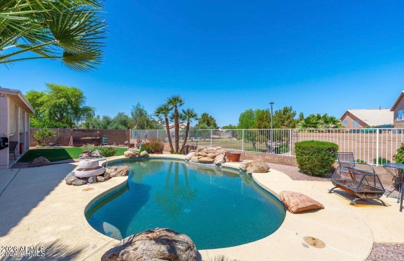 442 N CORDOBA Place