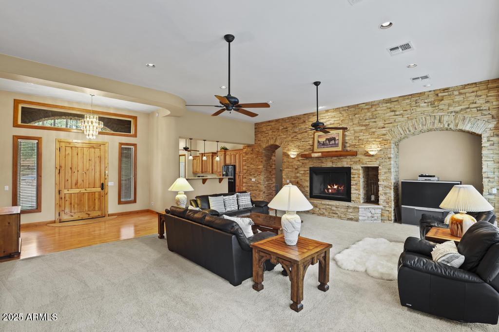 403 N GRAPEVINE Drive