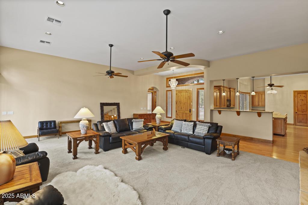 403 N GRAPEVINE Drive