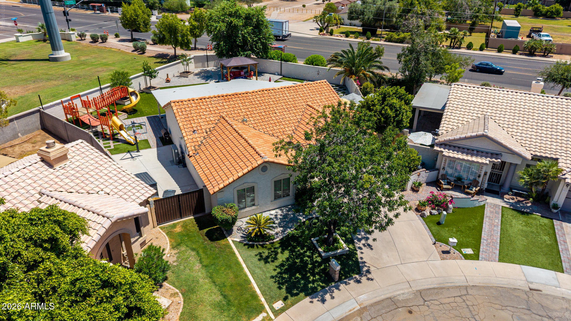 1933 E MARQUETTE Drive