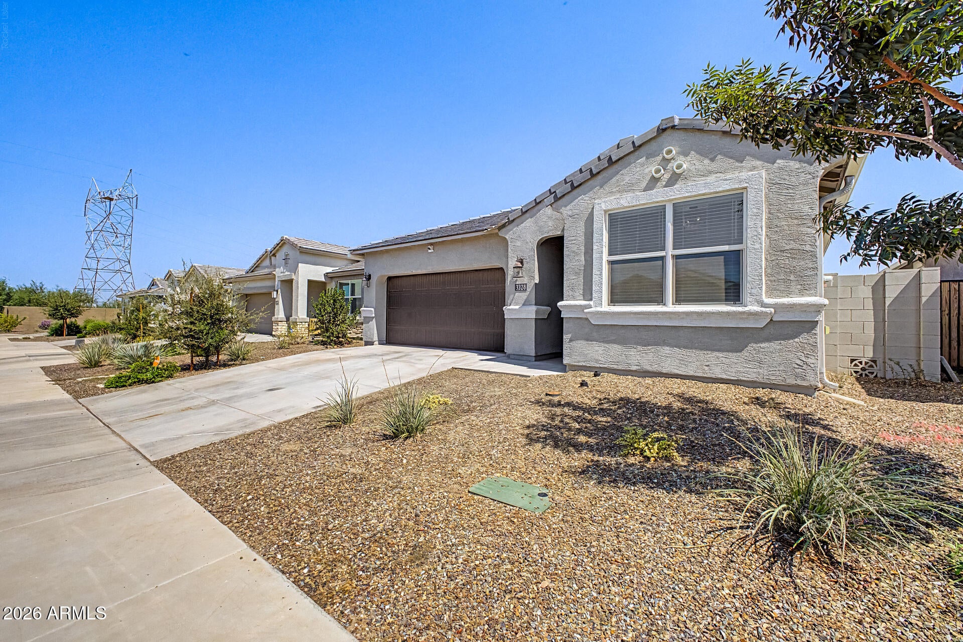 3328 W SEAVER Avenue