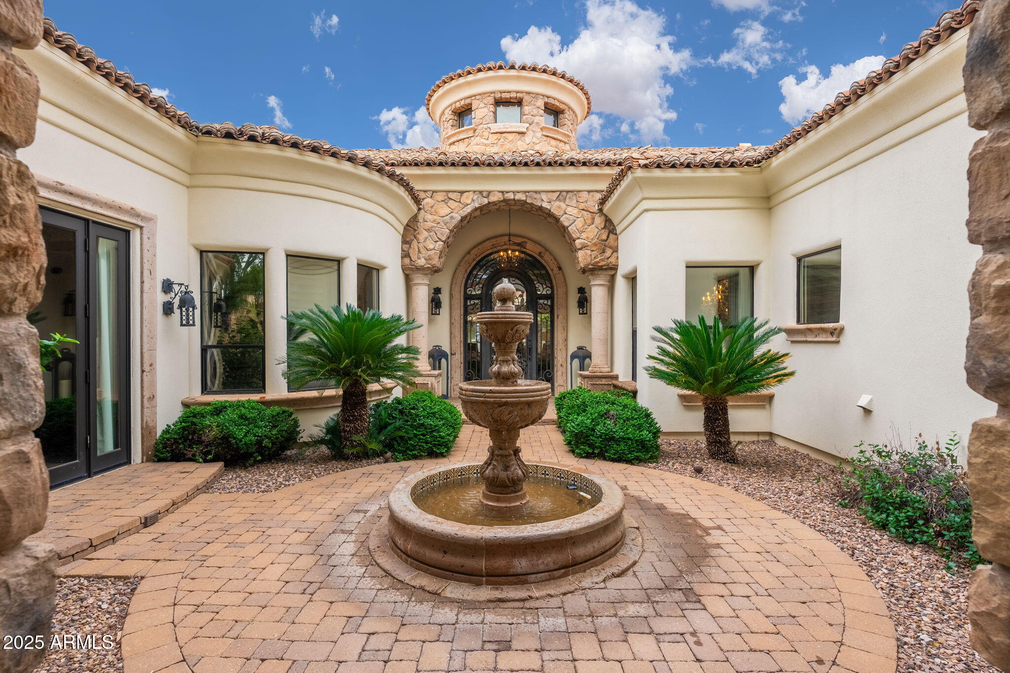 2196 E CHAMPAGNE Place