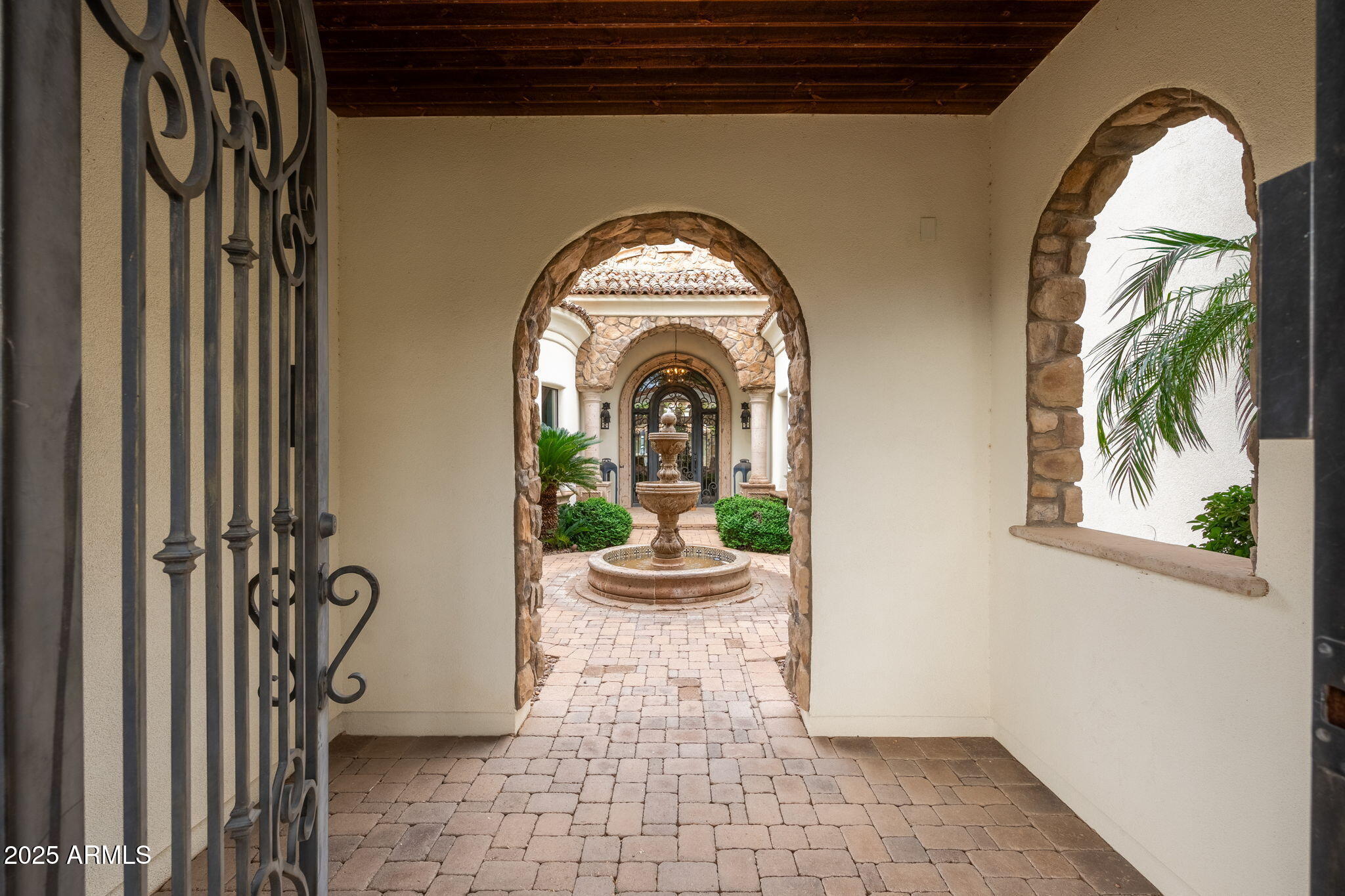 2196 E CHAMPAGNE Place