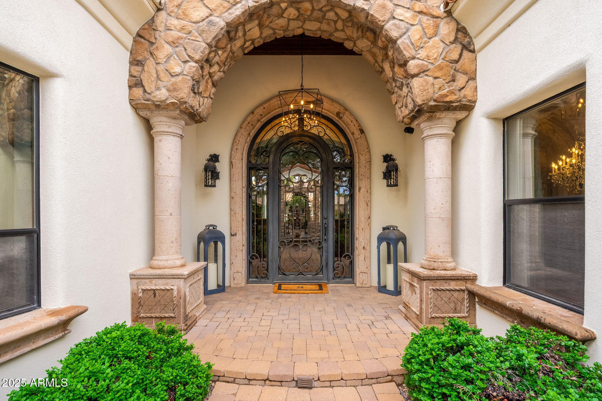 2196 E CHAMPAGNE Place