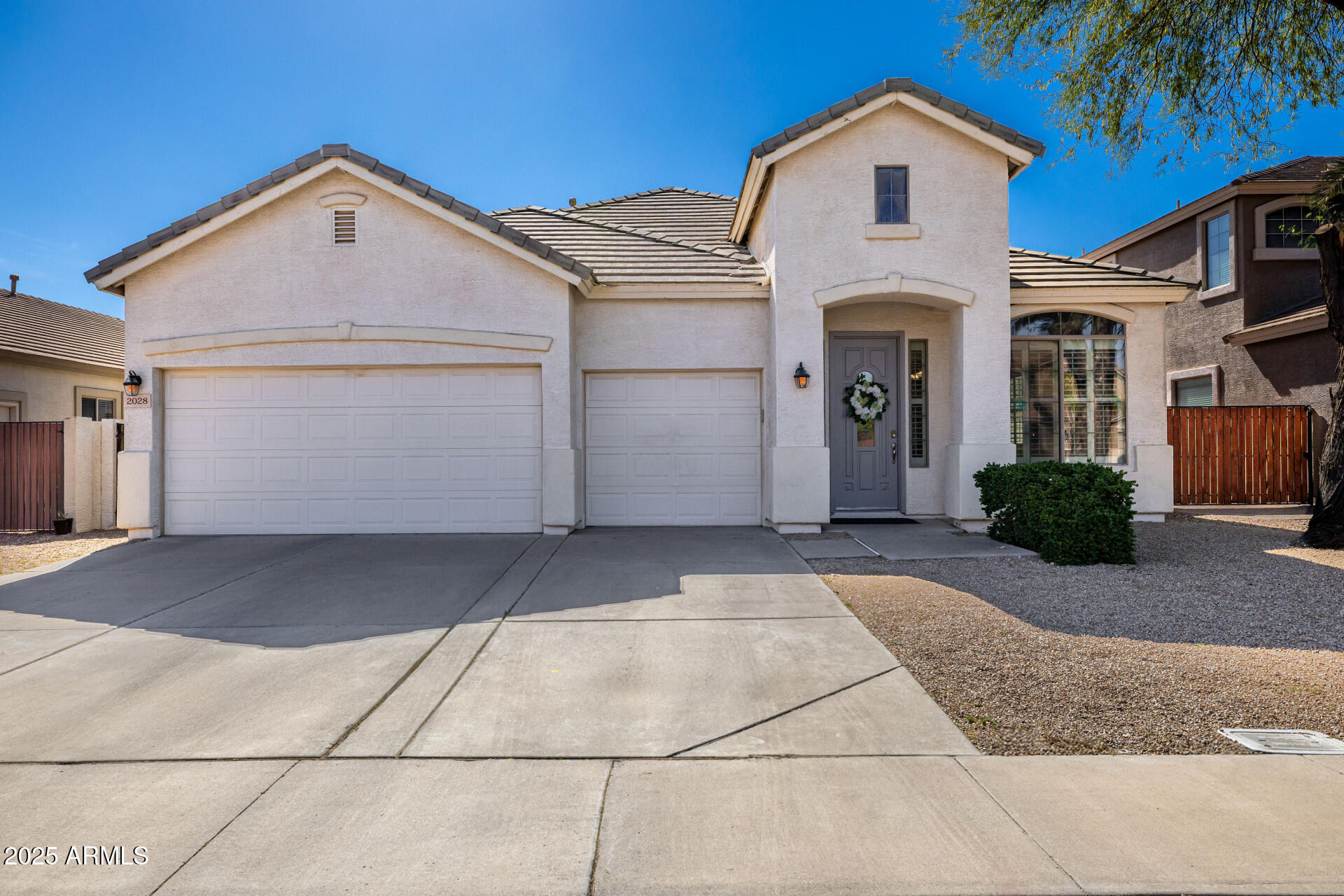 2028 S ESMERALDA --