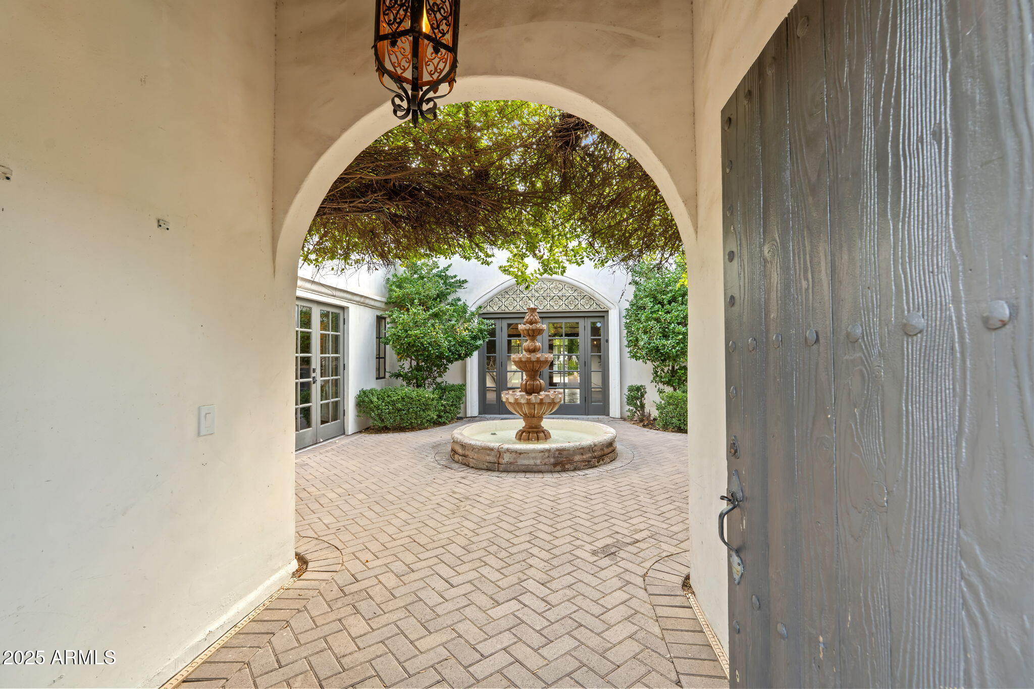 135 E MARYLAND Avenue