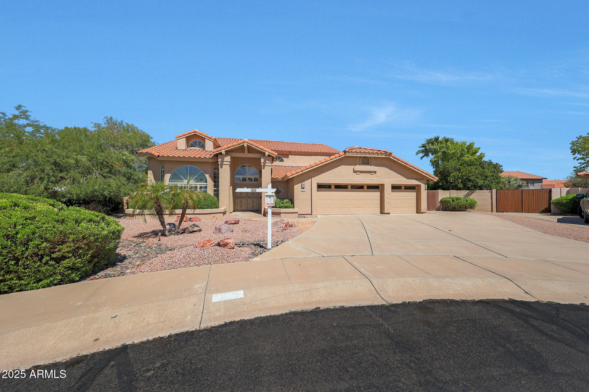 1938 E CALLE DE CABALLOS --