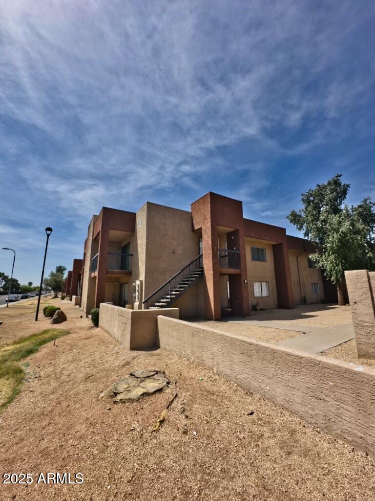 3810 N MARYVALE Parkway 2075