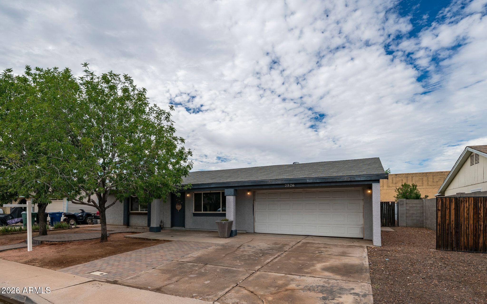 2526 E ISABELLA Avenue