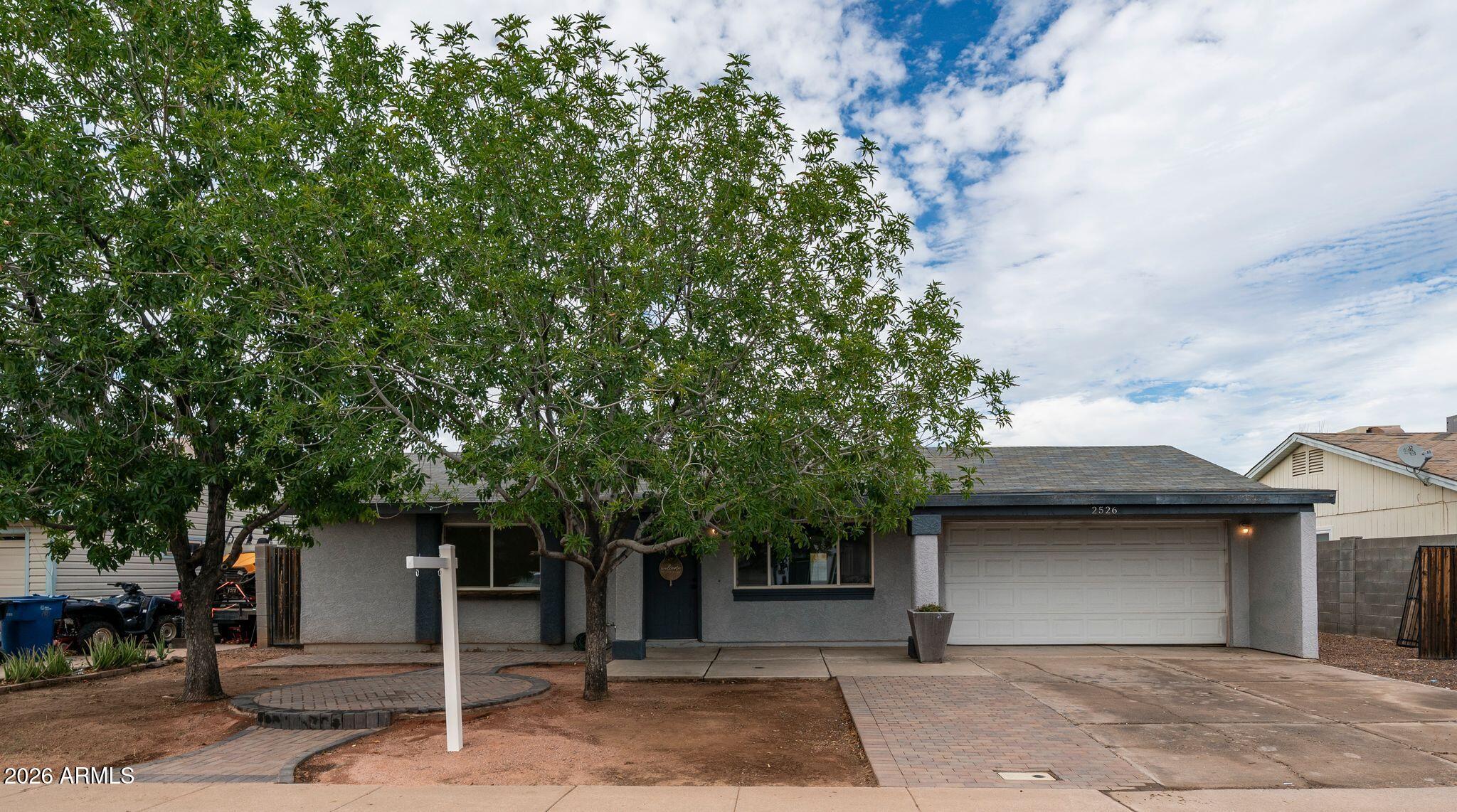 2526 E ISABELLA Avenue