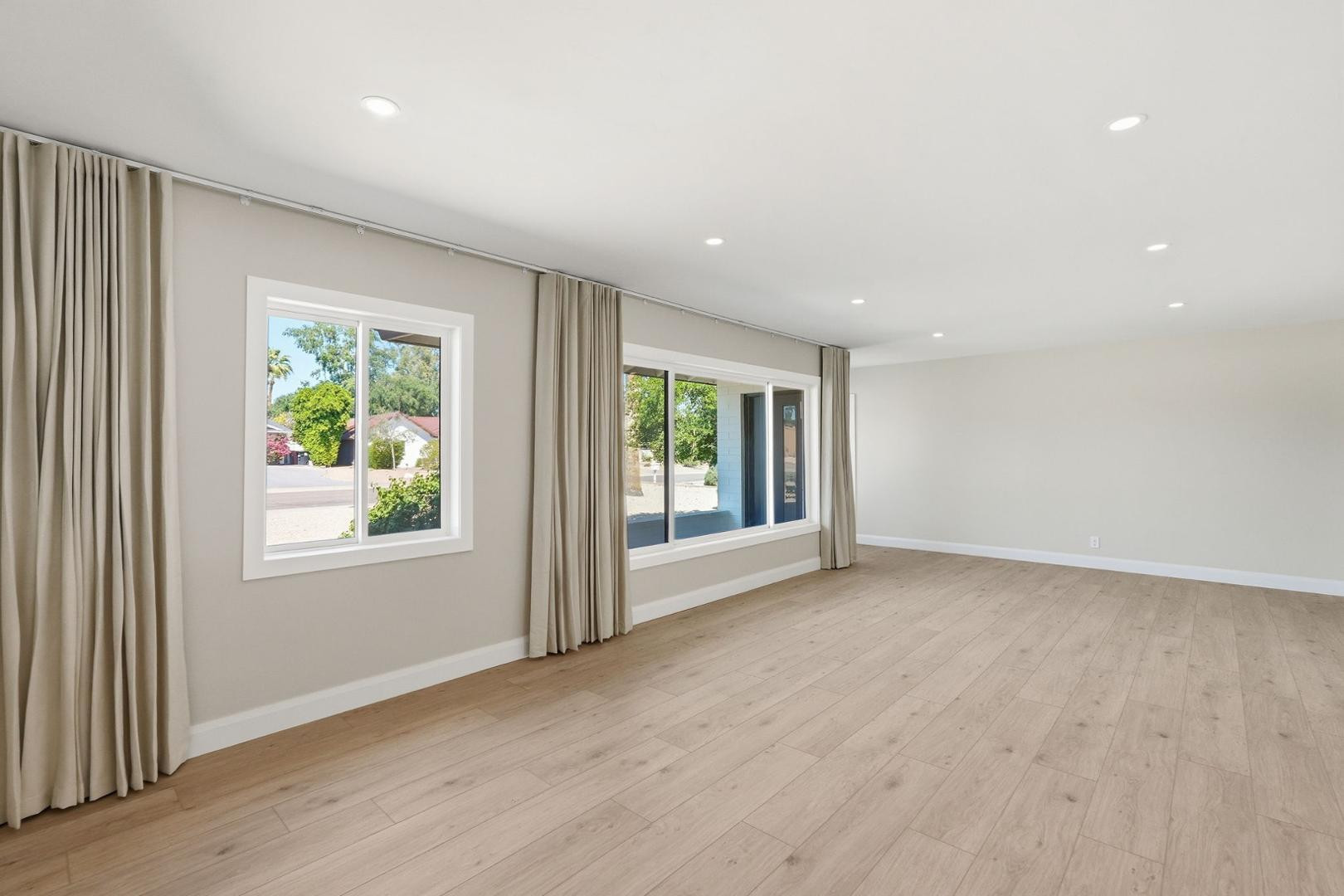 6819 E Paradise Parkway