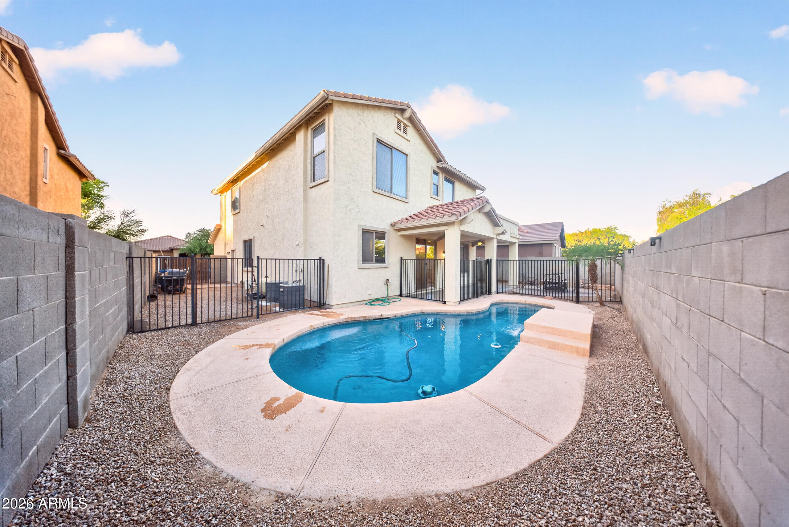 SUN GROVES - Residential