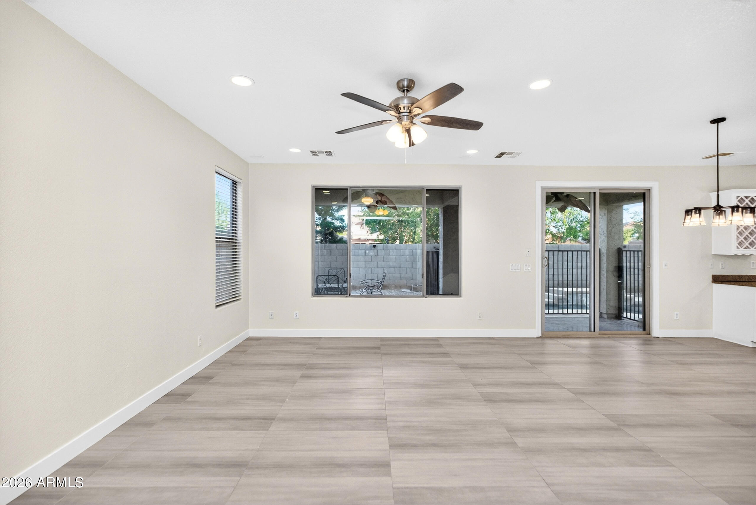 SUN GROVES - Residential