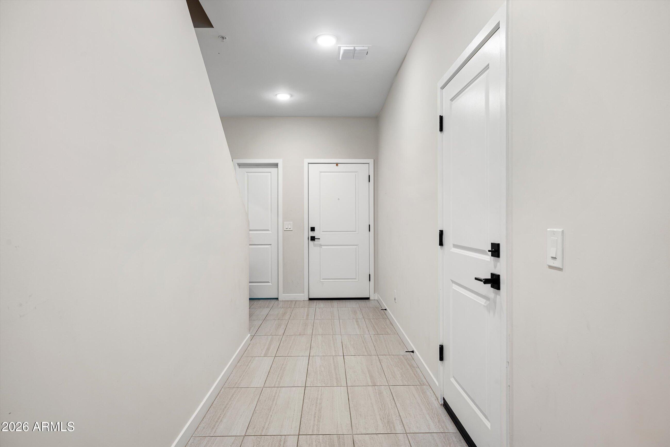 2822 W White Feather Lane