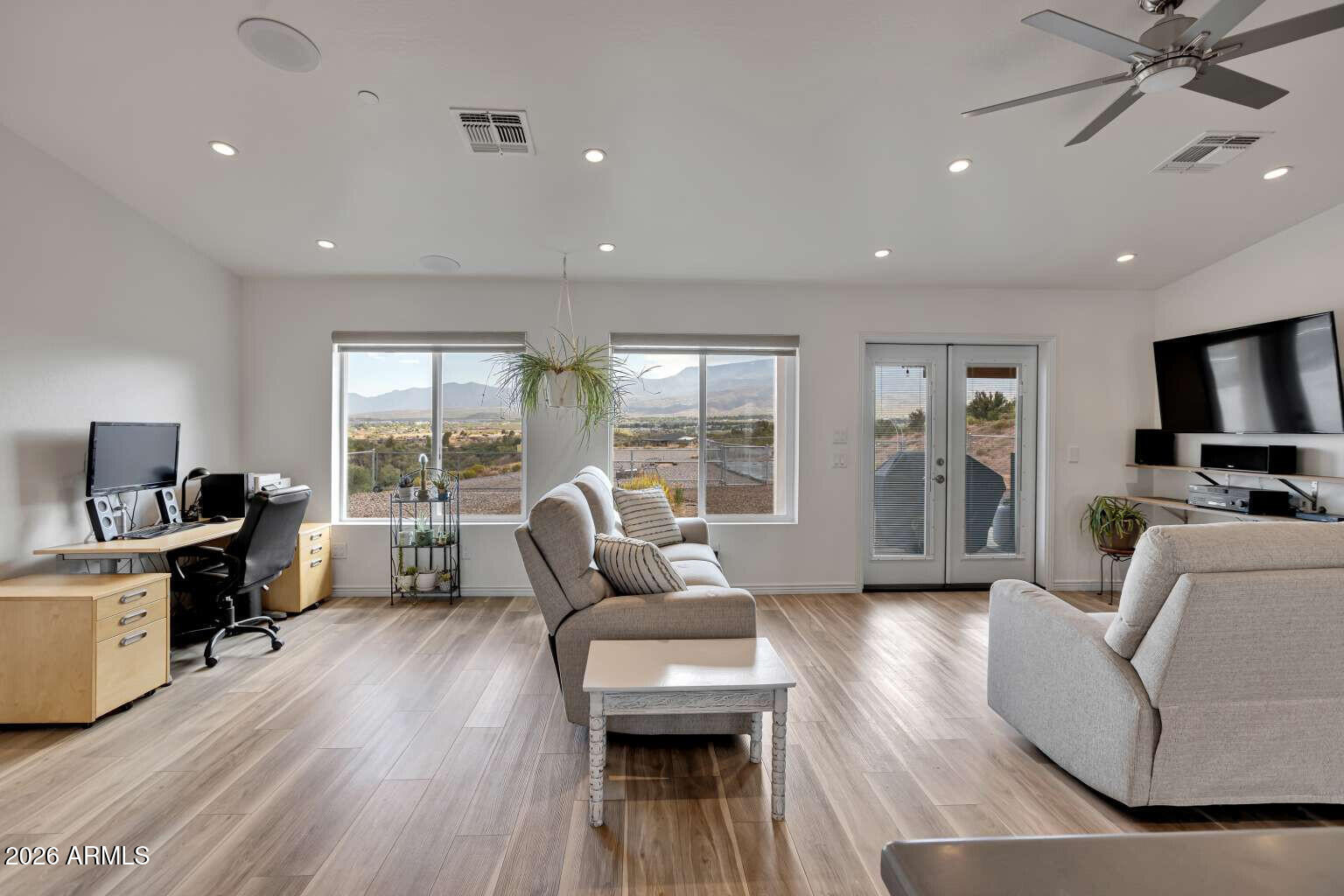 625 E CLIFFSIDE Drive