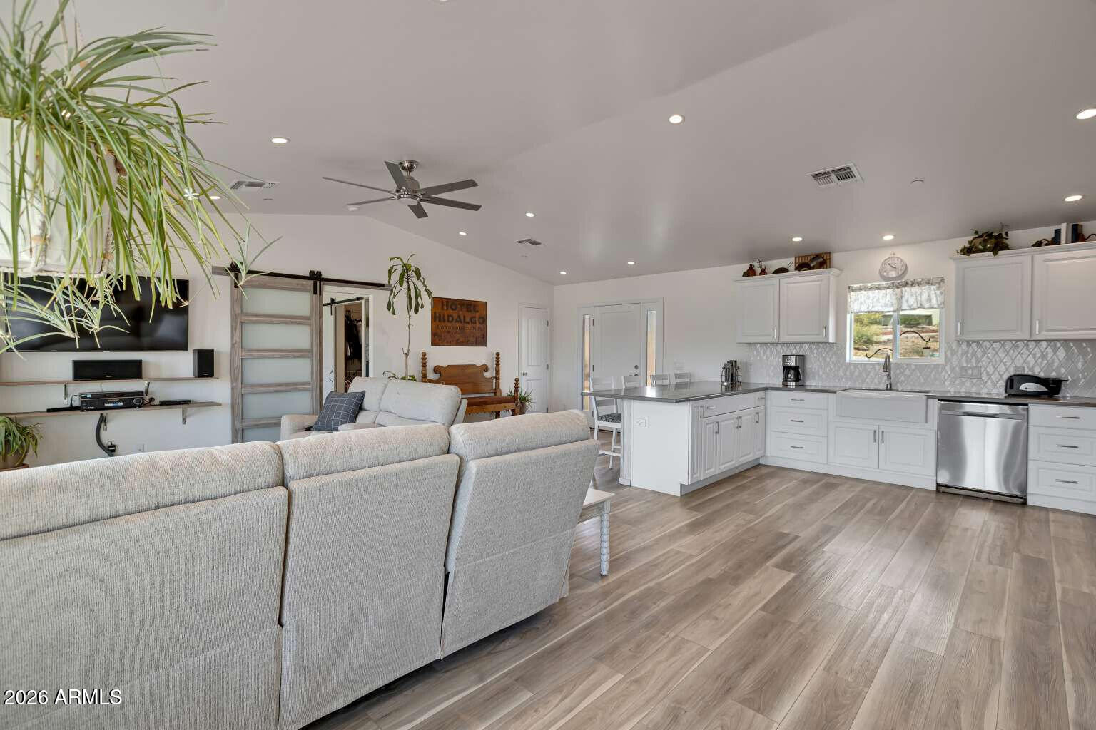 625 E CLIFFSIDE Drive