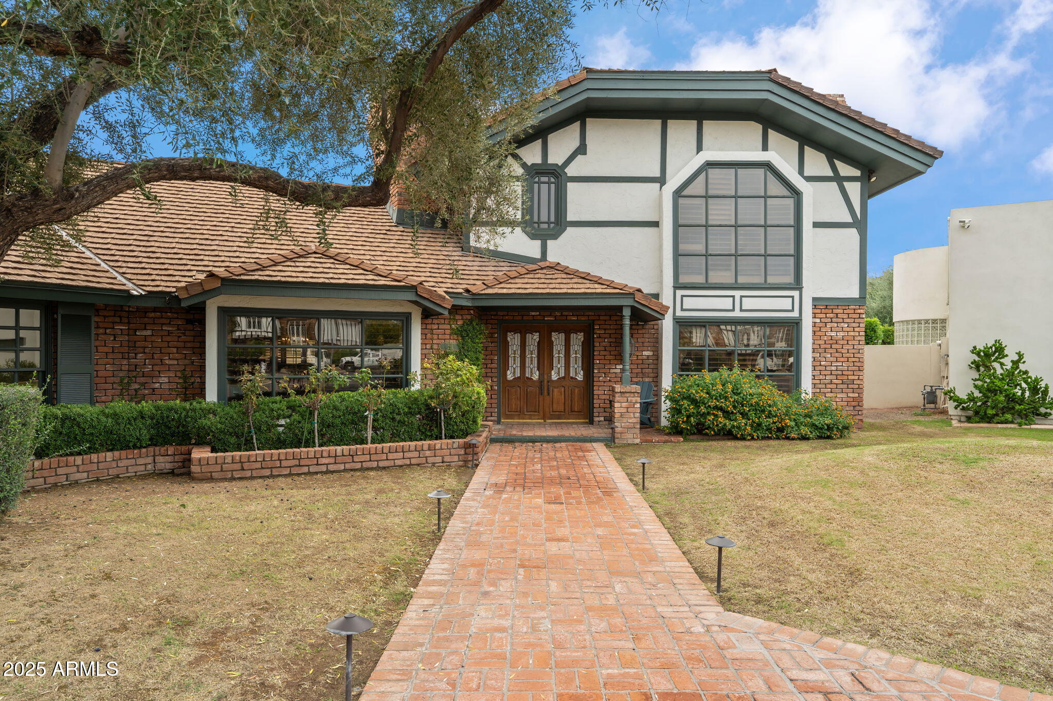 211 W KALER Drive