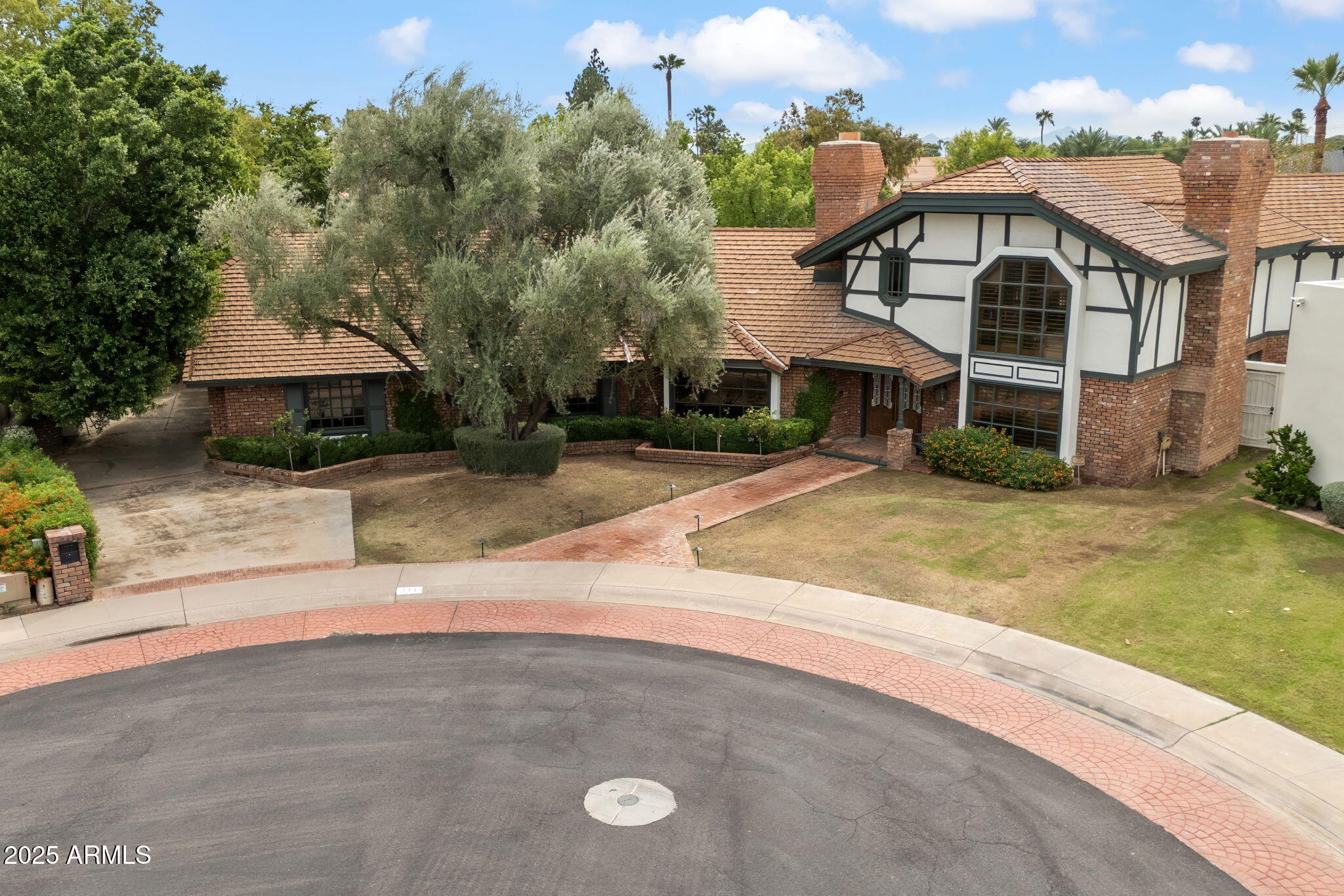 211 W KALER Drive