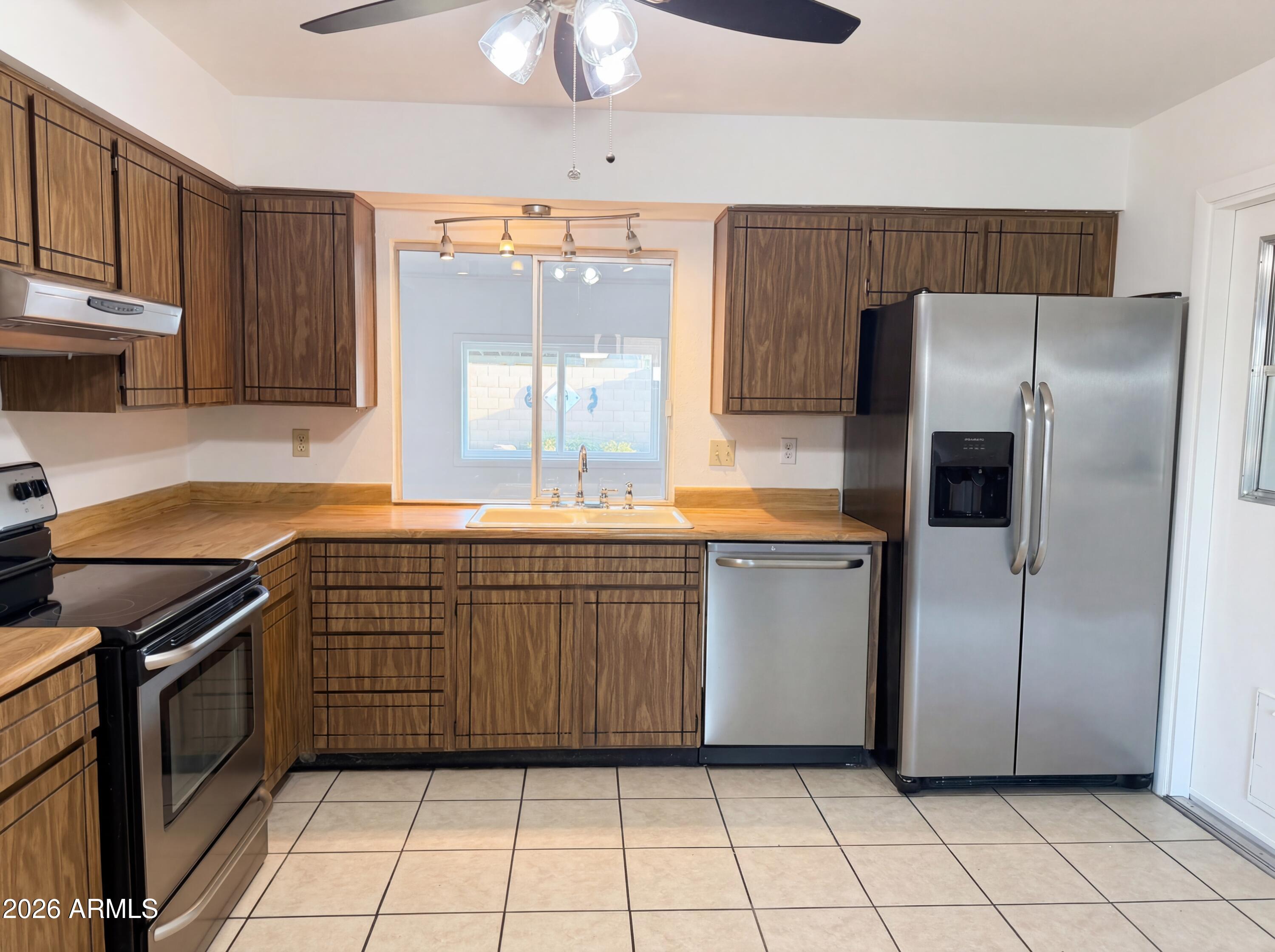 5528 W GREENBRIAR Drive