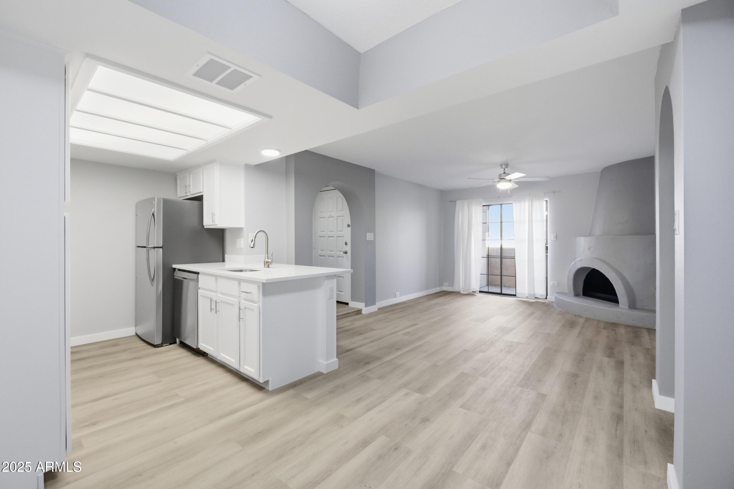 10410 N CAVE CREEK Road 2027