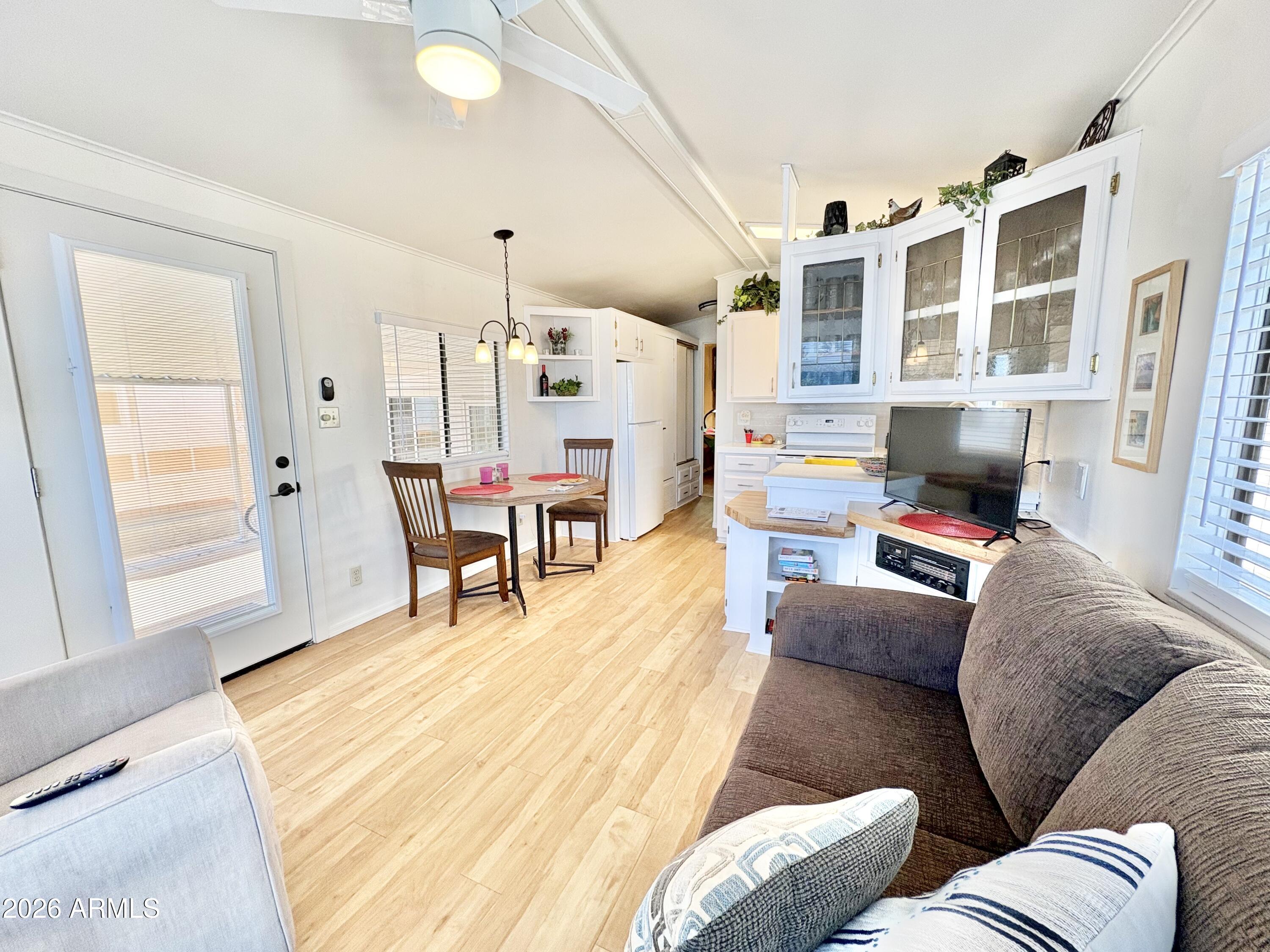 111 S GREENFIELD Road 589