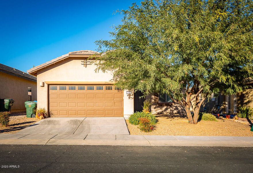 Located in the highly desired community of HOLIDAY. 3 bedroom/ 2 bathroom home very accommodating with an open concept living and kitchen and split floor plan.