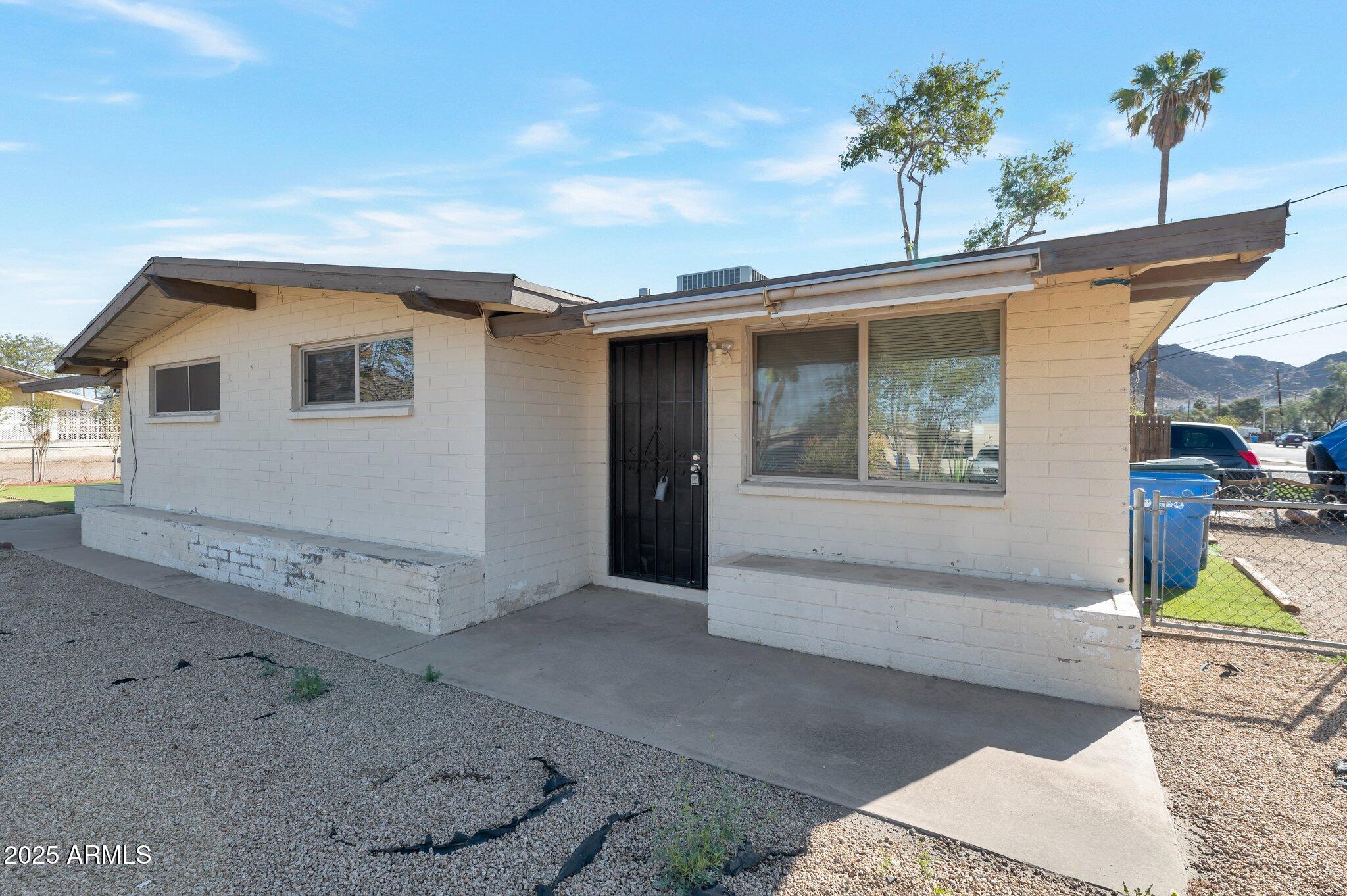 918 E Dunlap Avenue 1-2