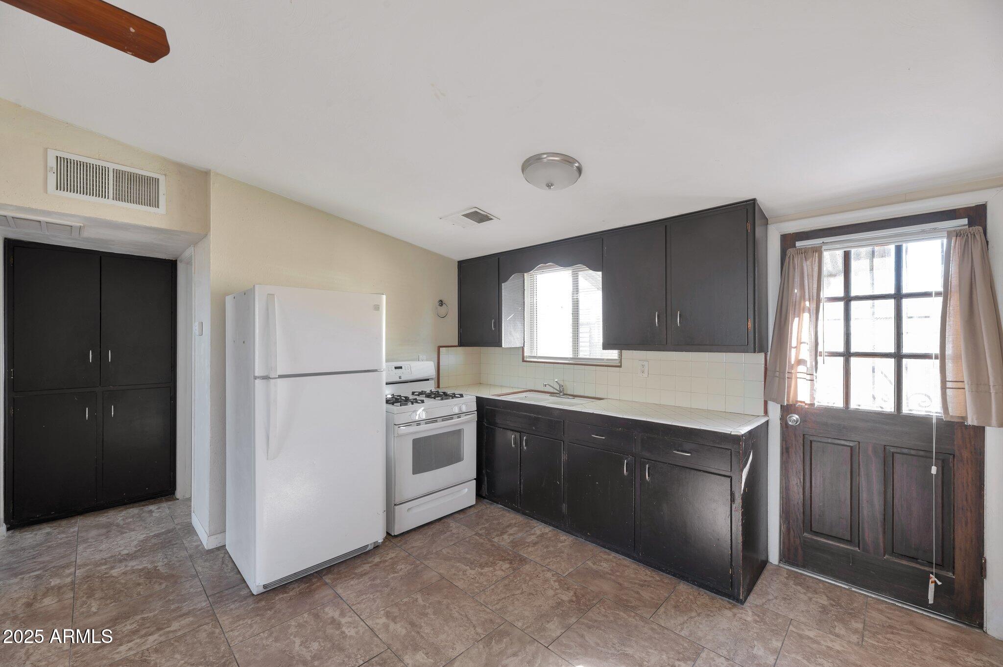 918 E Dunlap Avenue 1-2