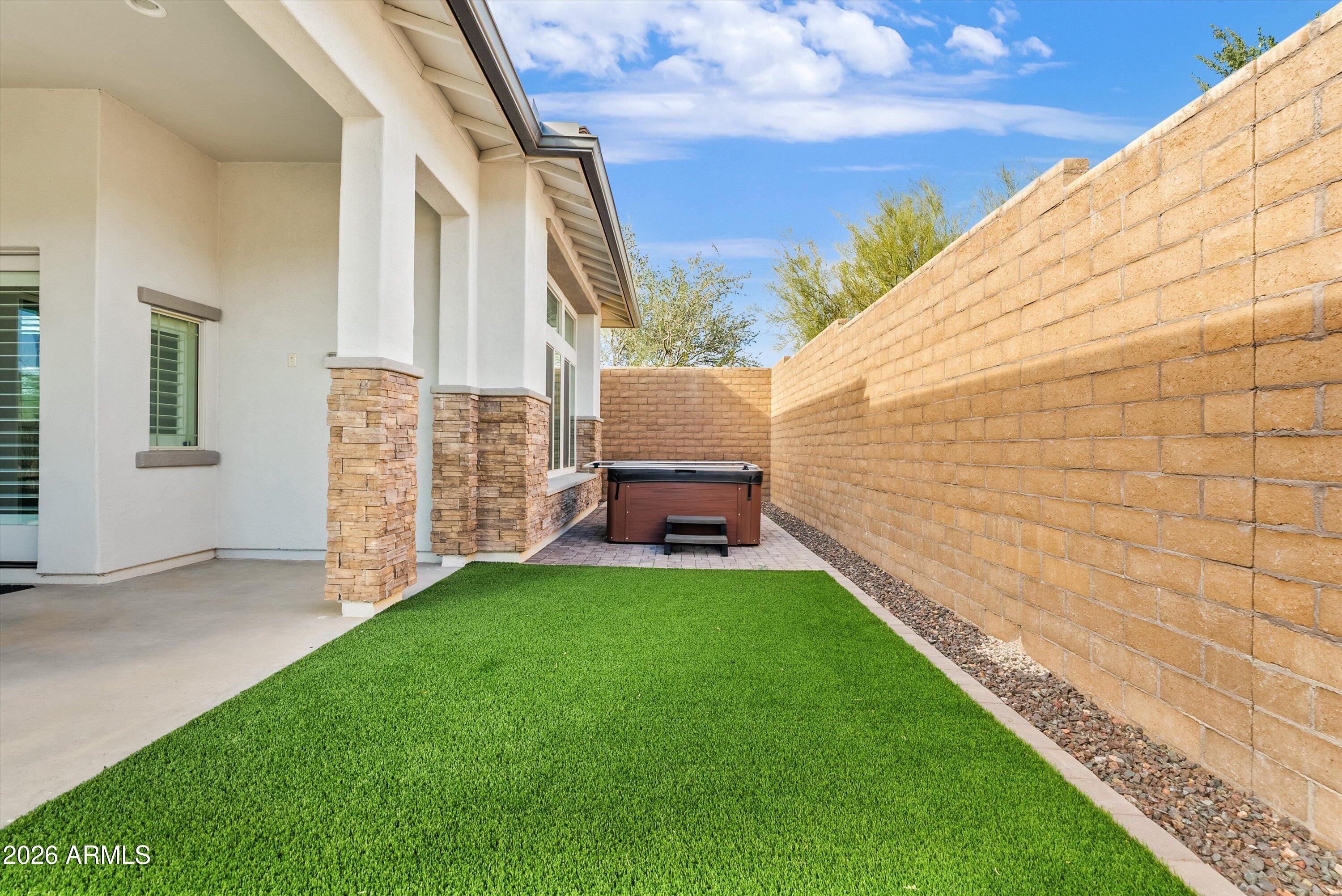 11996 W CREOSOTE Drive